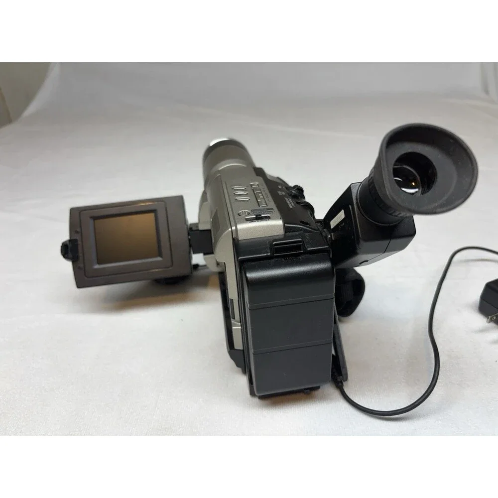RCA AutoShot CC6364 VHS-C Camcorder Camera 400X Digital Zoom Case & Plug Charger